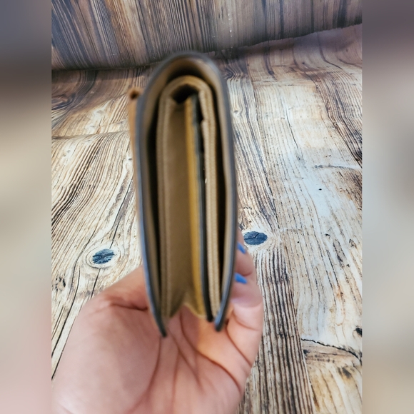 MICHAEL KORS CARRYALL CARD - Picture 5 of 11